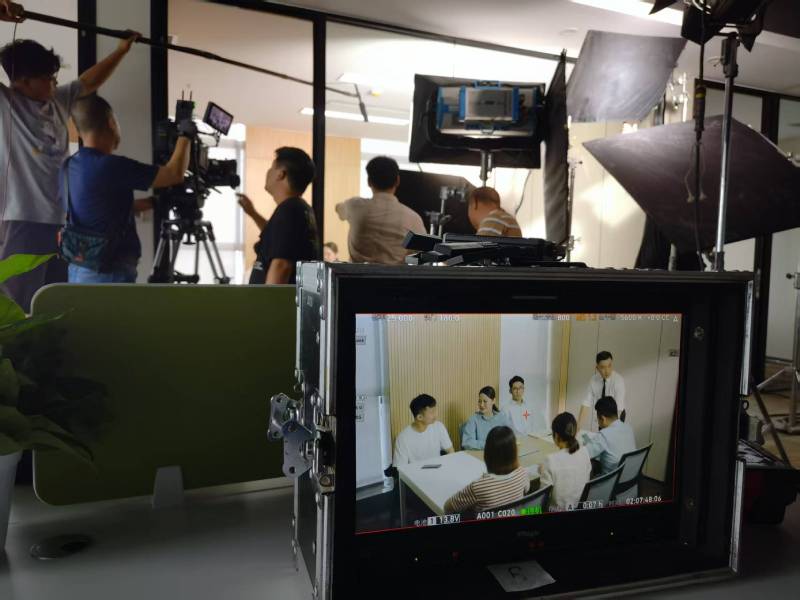 卫辉市TVC拍摄公司：科技产品视觉化大师，诠释未来感与功能美学